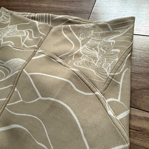 Lululemon InStill High-Rise Tight 24" | Size 10–12 | Asia Fit | Black - Picture 7 of 9